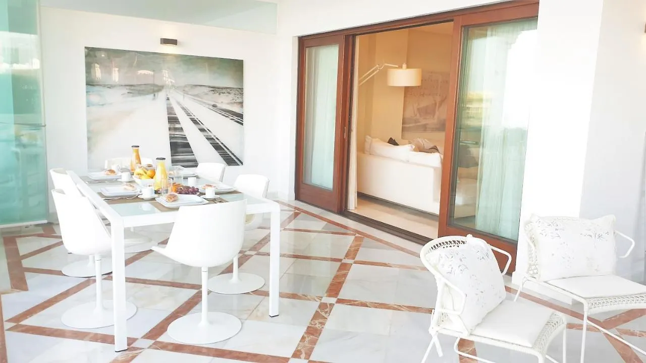 Luxury Apartment Frontal Beach In Doncella Beach Estepona