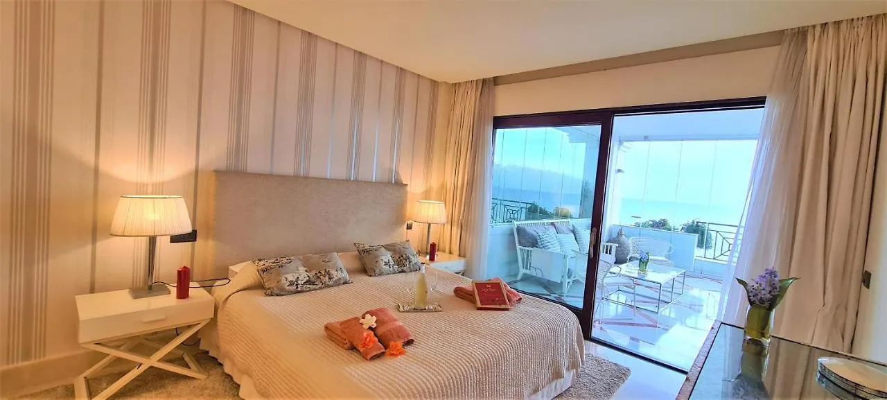 Luxury Apartment Frontal Beach In Doncella Beach Estepona
