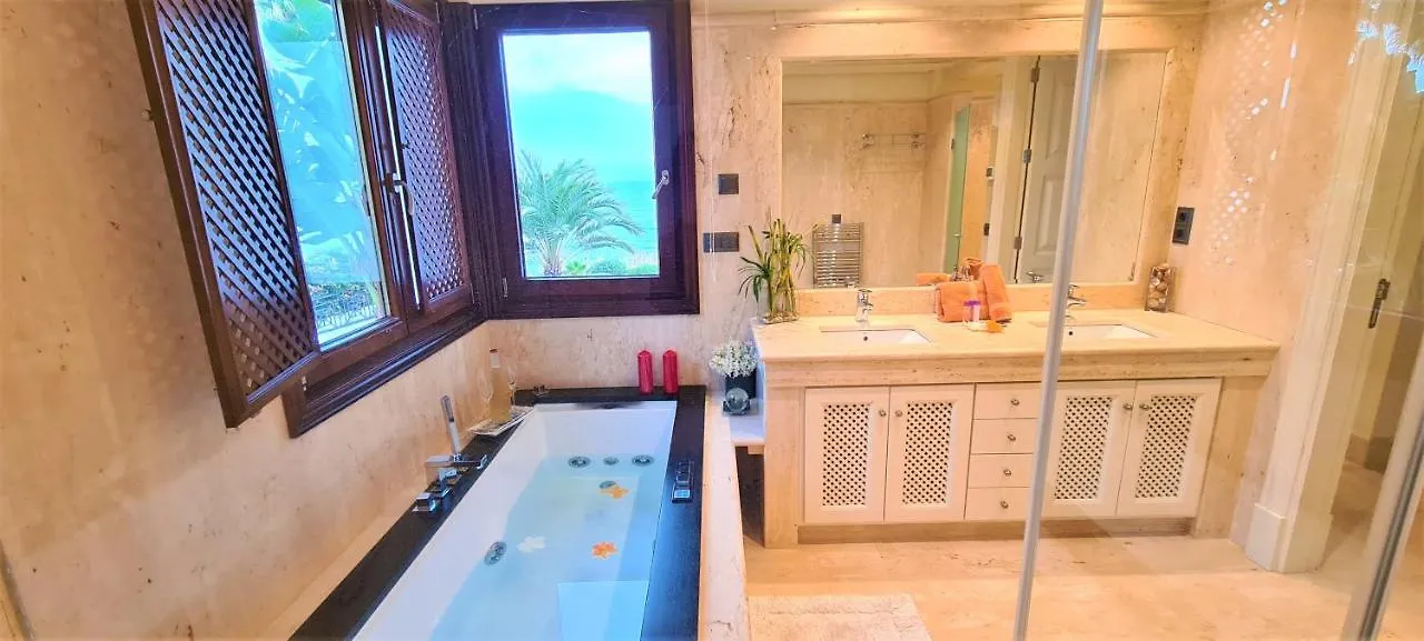 Luxury Apartment Frontal Beach In Doncella Beach Estepona