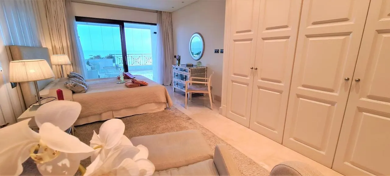 Luxury Apartment Frontal Beach In Doncella Beach Estepona