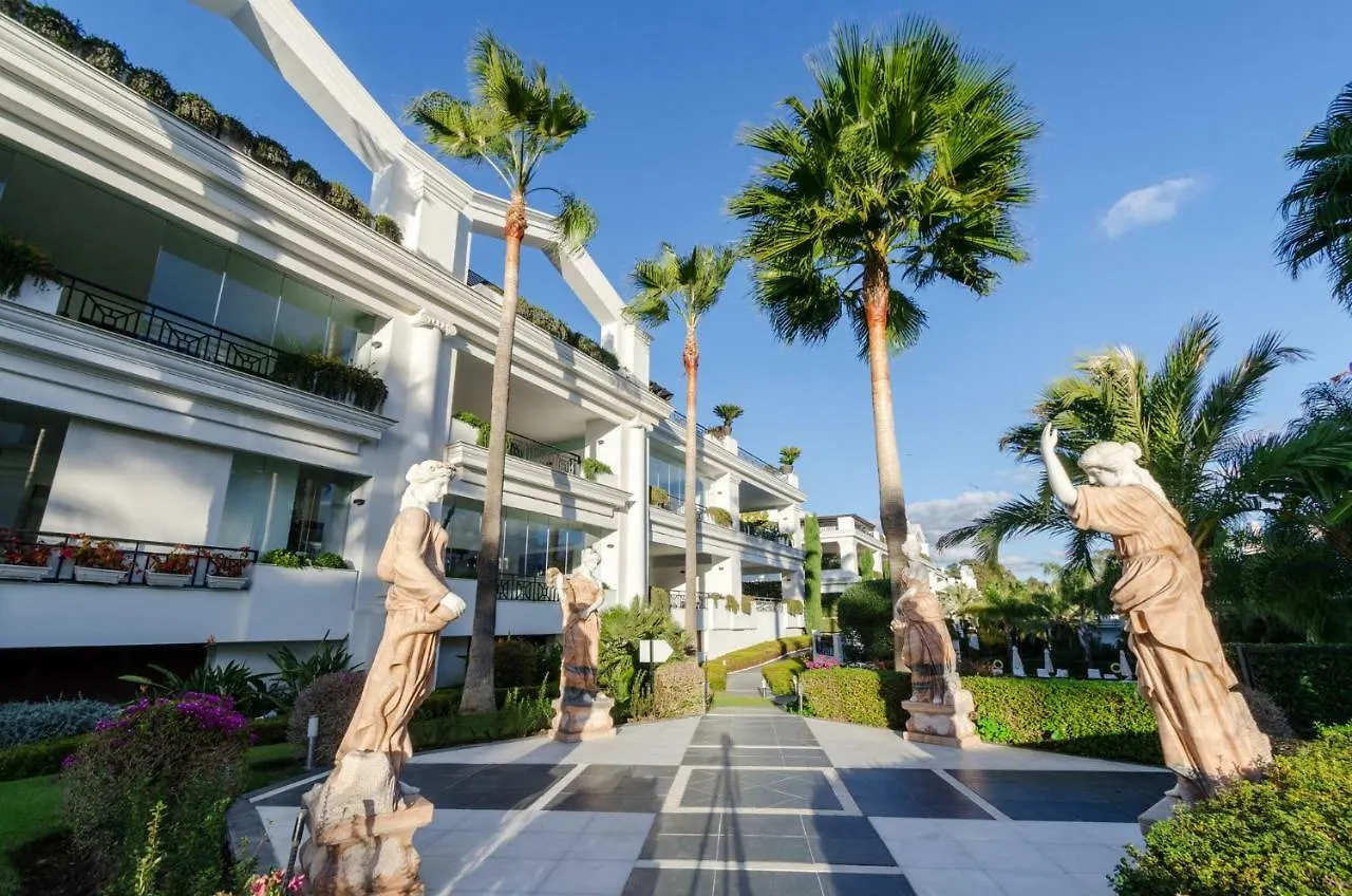 Luxury Apartment Frontal Beach In Doncella Beach Estepona