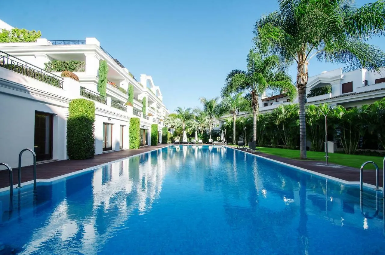Luxury Apartment Frontal Beach In Doncella Beach Estepona
