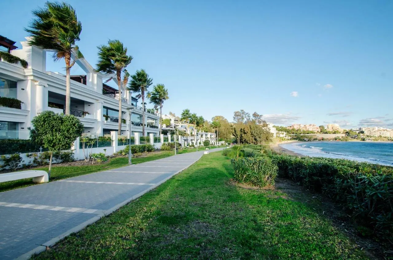 Luxury Apartment Frontal Beach In Doncella Beach Estepona